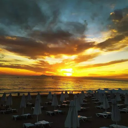 Ξενοδοχείο με διαμερίσματα Sirma Family 4*